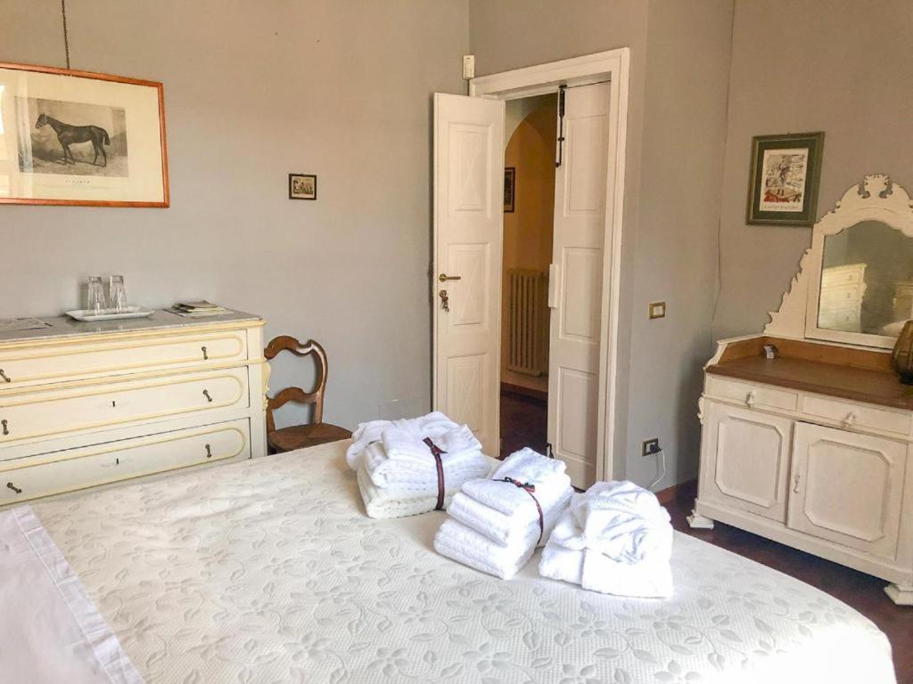 לינה וארוחת בוקר Corneliano d'Alba Palazzo Sismonda מראה חיצוני תמונה