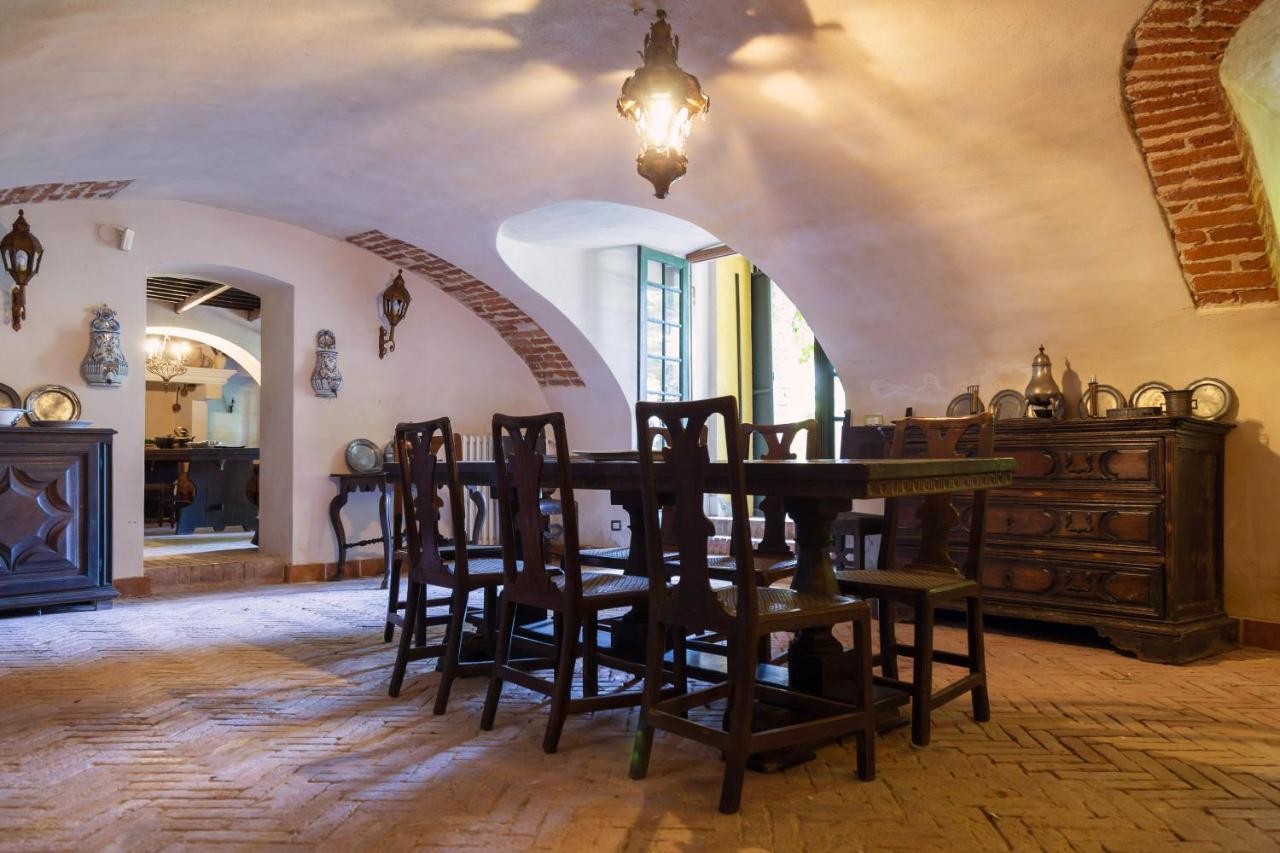 לינה וארוחת בוקר Corneliano d'Alba Palazzo Sismonda מראה חיצוני תמונה